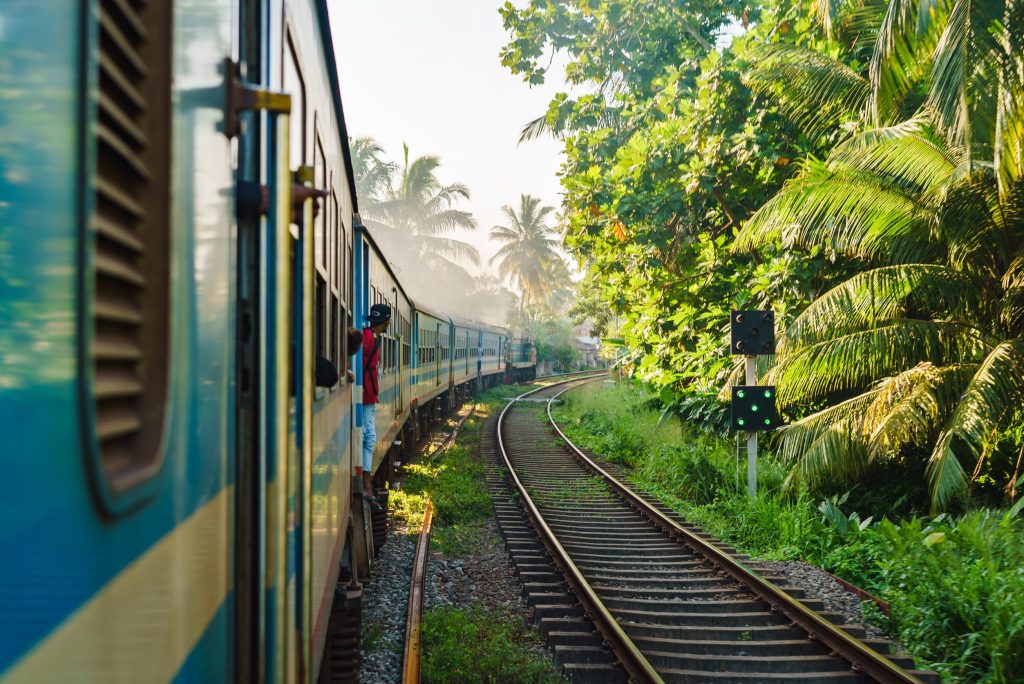 how to get around sri lanka train